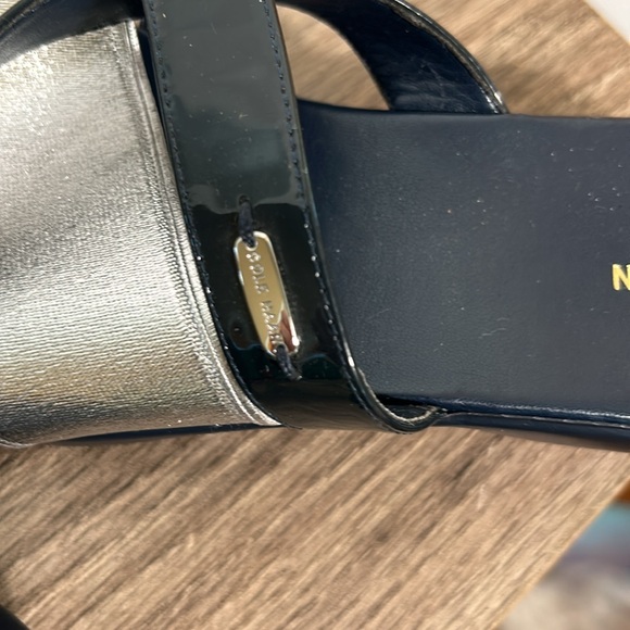 COLE HAAN WOMEN SANDALS CROSS STRAPS NAVY AND SILVER SIZE 7.5 B - Picture 9 of 10